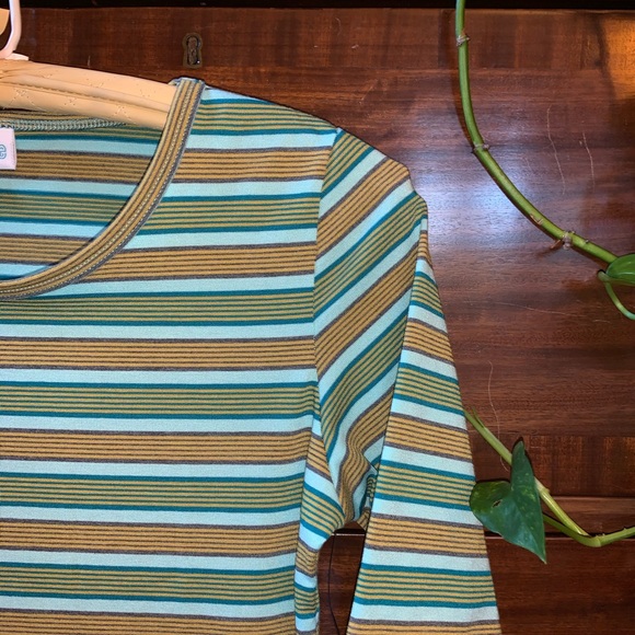 🌻3 for $15🌻 NWT Lularoe Gigi striped top - Picture 2 of 6